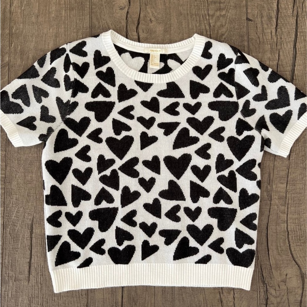 Forever 21 short sleeve heart sweater size L